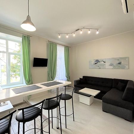 Modern Apartment In Old City Center Lviv Ngoại thất bức ảnh